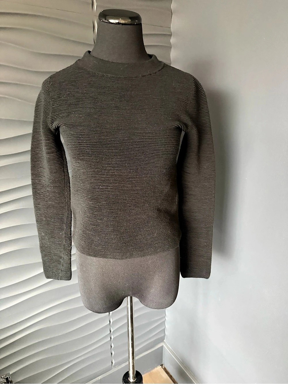 MONACO Ribbed Crew Neck Sweater in black Like New